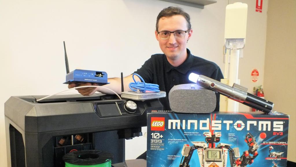 Sebastian with 3D Printer, LEGO Mindstorms, VR and IoT hardware